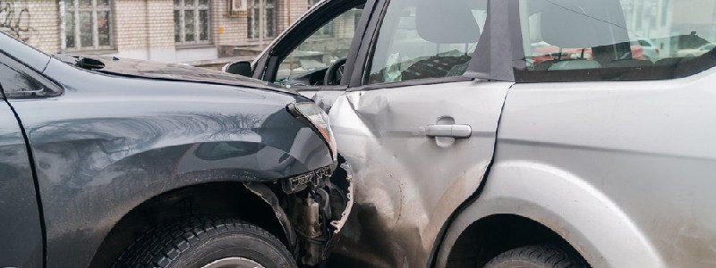 На перекрестке улиц Исполкомовская и Староказацкая столкнулись Lexus и Ford