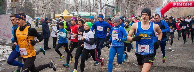 «Влюбленные в бег»: в парке Глобы прошел забег, посвященный Дню влюбленных