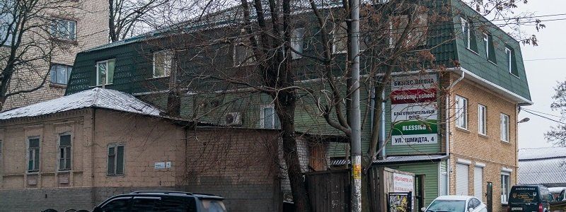 СМИ докричались до Филатова: рейдеры вернули захваченное здание