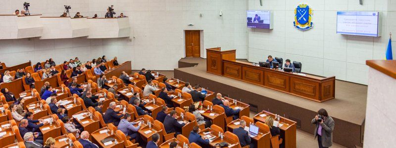 Ремонт аварийного жилья и осуждение ксенофобии: как прошла 30-я сессия городского совета