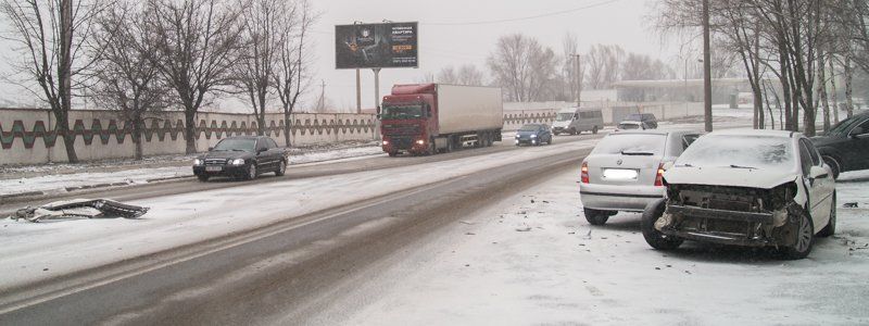 На Космической ДТП: столкнулись Peugeot и Skoda