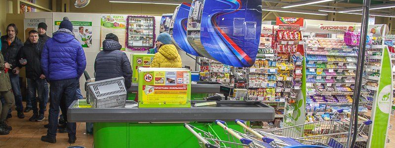 Общественность против "Бруснички": в сети магазинов Днепра продают "просрочку"