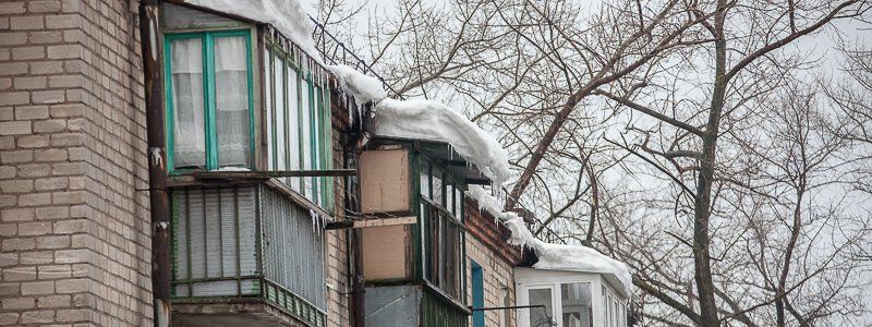 Будьте внимательнее: в Днепре с крыш падают сосульки