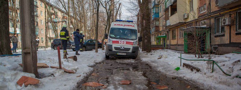 В Днепре на проспекте Хмельницкого по пути на вызов застряла "скорая"