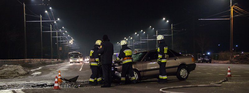 На Набережной Заводской столкнулись Audi и Seat: пострадали женщина и мужчина