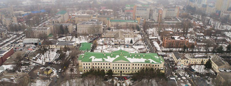 Днепр умеет удивлять: больница Мечникова с высоты выглядит как медицинский крест