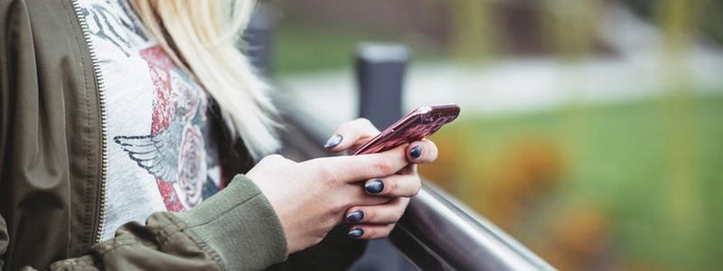 «Есть позвонить?»: в Днепре несовершеннолетние украли телефон