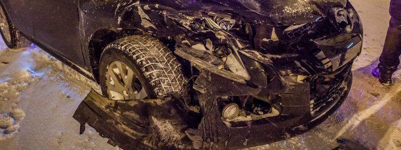 На проспекте Слобожанском столкнулись Mazda и «Таврия»