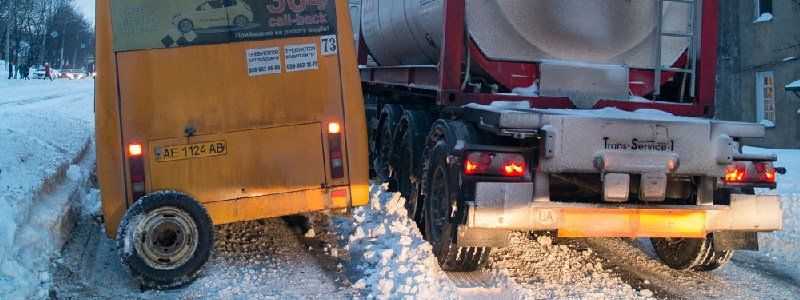 В Днепре у маршрутки отпало колесо