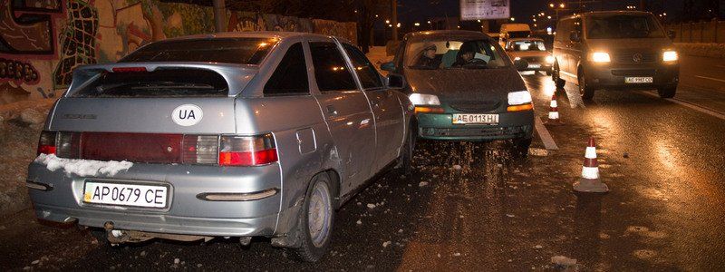 На Набережной Заводской столкнулись ВАЗ и Chevrolet