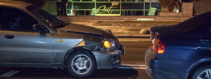 В Днепре возле ресторана Coast столкнулись BMW и Daewoo 