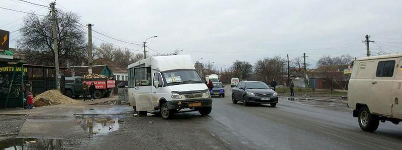 В Днепре в 23-й маршрутке сорвало кран газового баллона: пассажиры в панике выбегали из салона