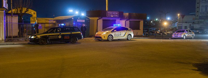 В Днепре на Привокзальном рынке «подрезали» охранника