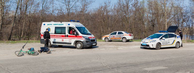 В Днепре возле футбольного поля нашли труп мужчины