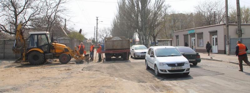 На Янтарной чинят дорогу: открыто реверсивное движение