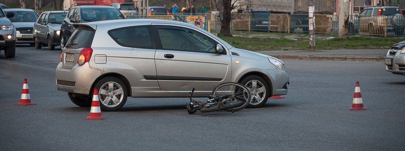 Возле «Каравана» велосипедист попал под колеса Chevrolet