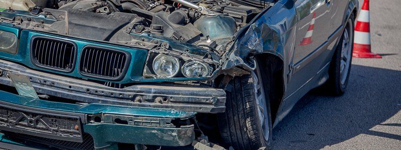 На Набережной Заводской столкнулись Kia и BMW