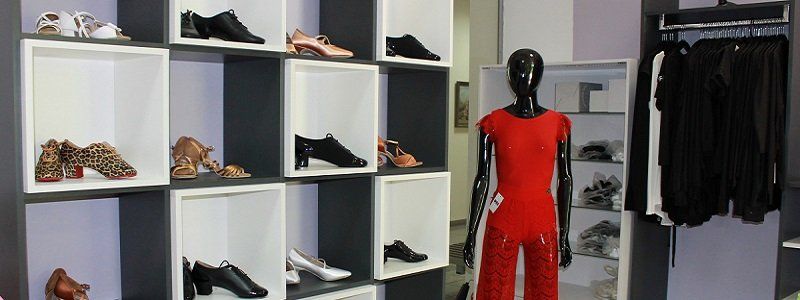 В Днепре открылся самый большой магазин одежды и обуви для бальных танцев