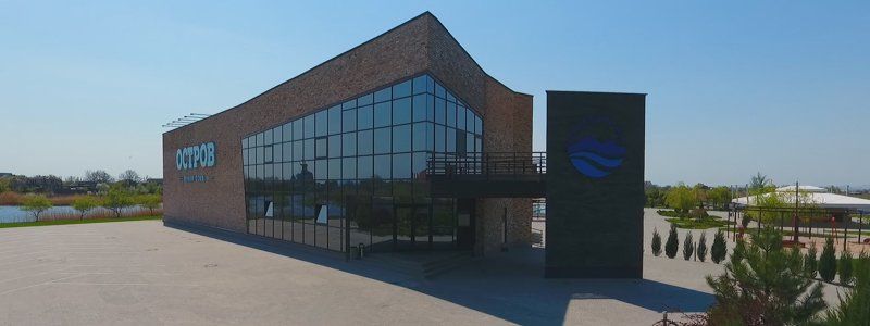 Мини-гольф, свежая рыба и пляжи: ревизия в Ostrov River Club