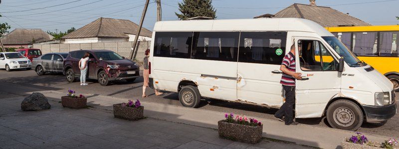 В Днепре на Янтарной Toyota врезалась в маршрутку с пассажирами