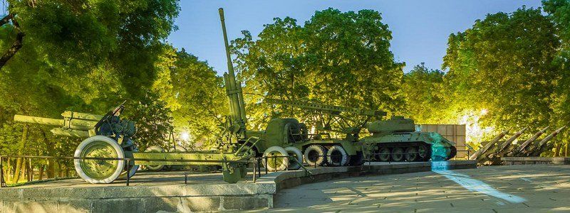 Как выглядит военная техника в Днепре ночью