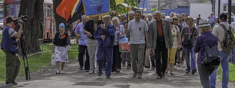 Памятное шествие и чучело "ватника": как в Днепре отмечают День памяти и примирения
