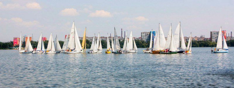 Рассекая ветер: в Днепре прошла парусная регата
