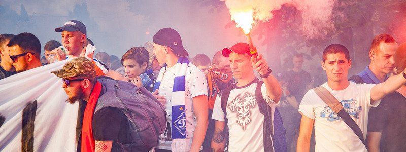 Разбор полетов: кто виноват в потасовке фанатов и полиции в Днепре