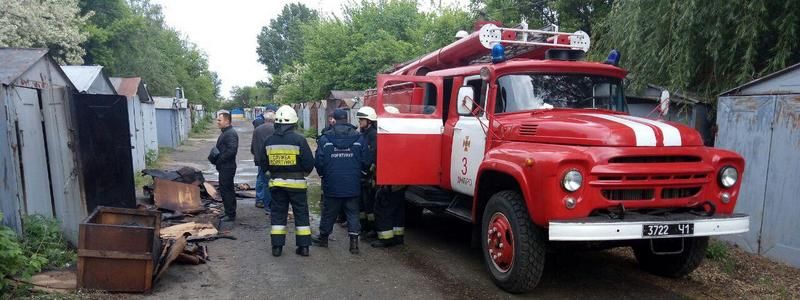 В Днепре на улице Луговской загорелся гараж