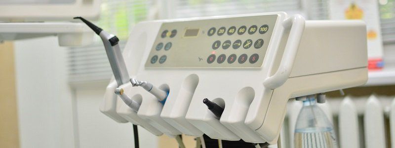 Услуги стоматолога: почему за здоровой улыбкой стоит идти в клинику Vitalis