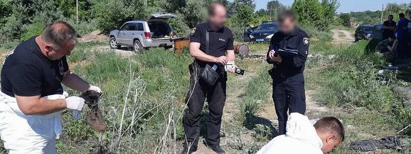 В Днепре нашли окровавленную форму и личные вещи бойцов, погибших в Иловайском котле