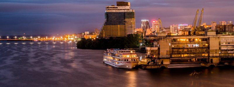 Как выглядит речной порт Днепра ночью