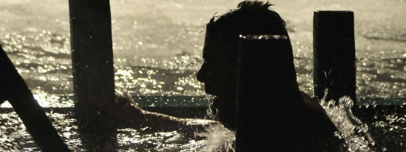 В Днепре двое мужчин поспорили переплыть Днепр и не вернулись