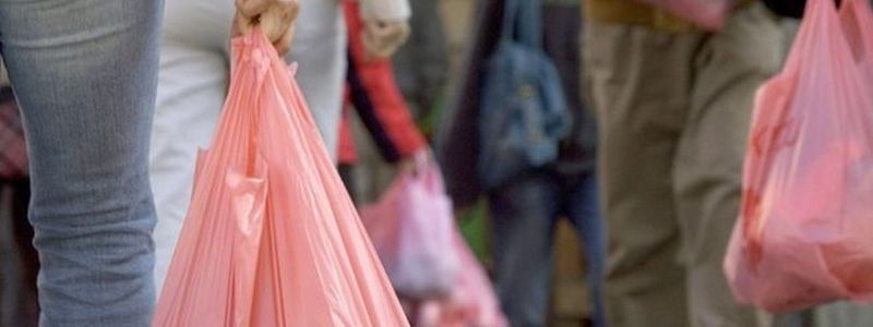 В Днепре хотят отказаться от использования полиэтиленовых пакетов