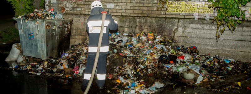 На Большой Диевской горели несколько мусорных баков