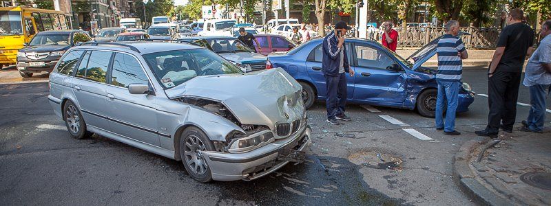 Тройное ДТП в центре Днепра: пострадала женщина