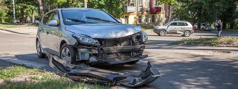 На Бородинской два Hyundai не поделили дорогу