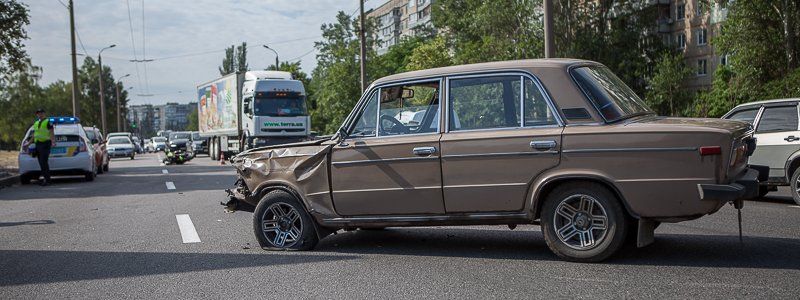 На Набережной Победы столкнулись мотоцикл и "Жигули": пострадал мужчина