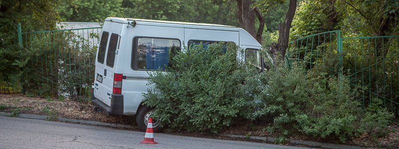 В Днепре на улице Овражной у микроавтобуса Fiat отказали тормоза