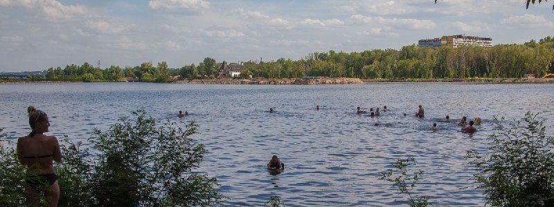 Пляжный сезон: плюсы и минусы косы на Победе в Днепре