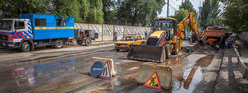 На улице Павлова из-за прорыва водопровода затруднено движение