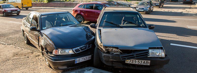 На Калиновой столкнулись ВАЗ и Daewoo: пострадала беременная