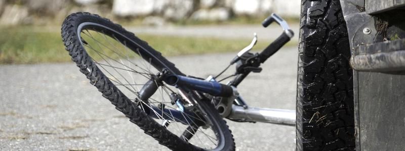 В Днепре ищут свидетелей ДТП с велосипедистом на Левом берегу