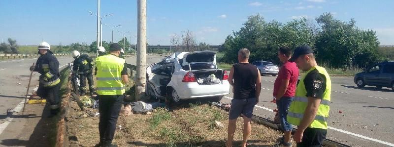 На Полтавском шоссе ЗАЗ "влетел" в отбойник: погибли три человека