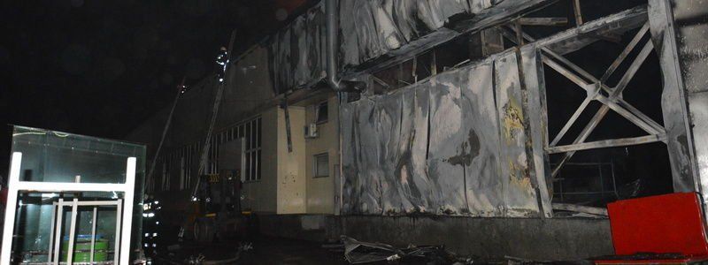 В Днепре на Автотранспортной горел производственный цех