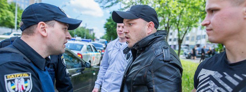 В День молодежи в Днепре напали на двоих полицейских: что за это грозит