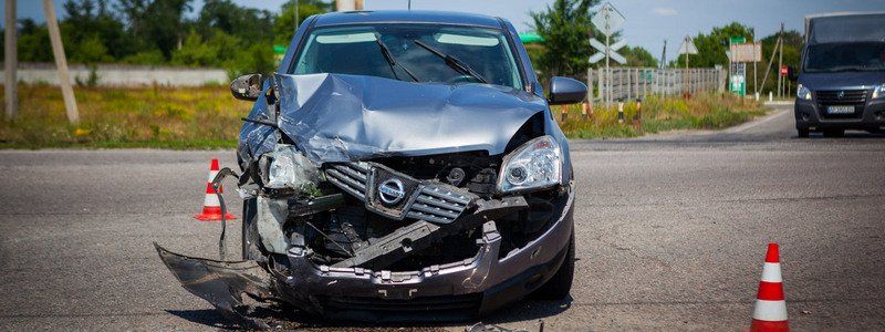 На Аэропортовской не поделили дорогу две иномарки: водителя Lexus забрала "скорая"