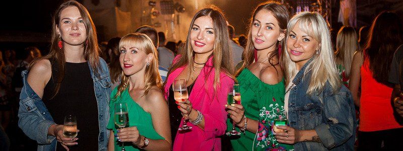 Взрывная тусовка от радио «Люкс ФМ» в Днепре: ищите себя на фото
