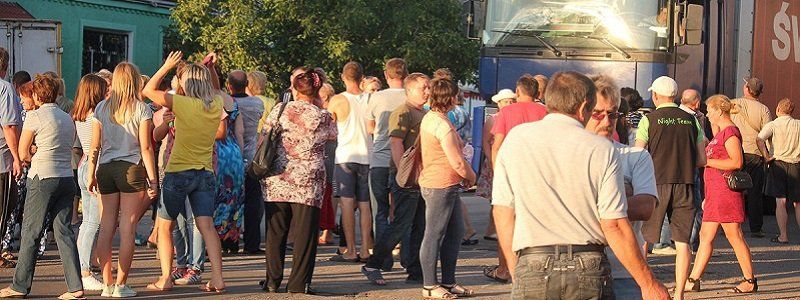 Перекрытие трассы и нападения на полицию: в Днепропетровской области люди вышли на массовые протесты