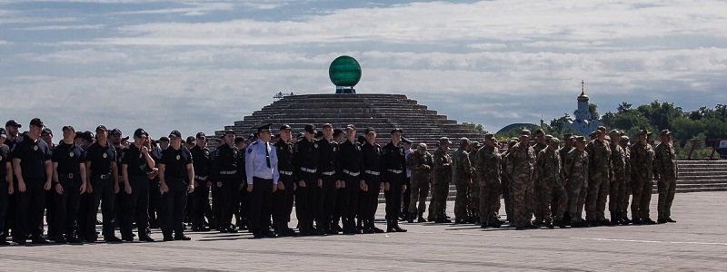 На Фестивальном причале отметили День Национальной полиции